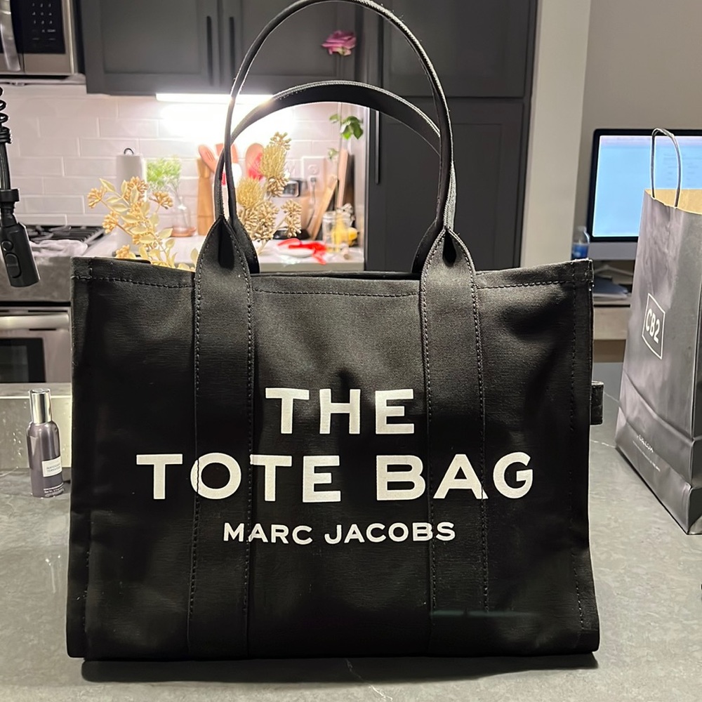 LARGE BLACK MARC JACOBS TOTE BAG